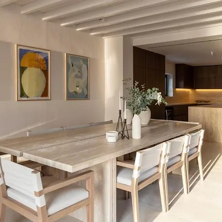 Gorgeous With Swimming Pool On The Seashore Apartment *