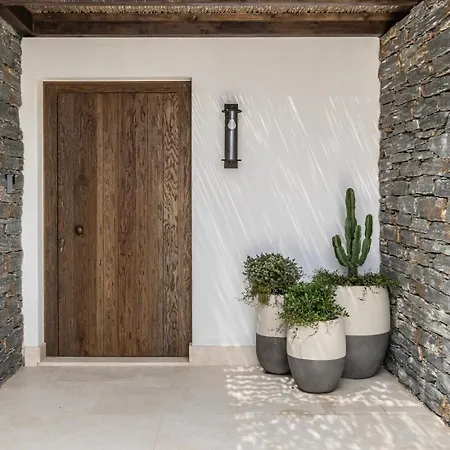 Gorgeous With Swimming Pool On The Seashore Apartment *