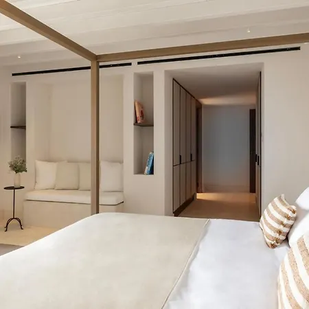 Apartment Gorgeous With Swimming Pool On The Seashore