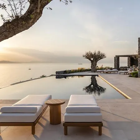 Gorgeous With Swimming Pool On The Seashore Sidari (Corfu)