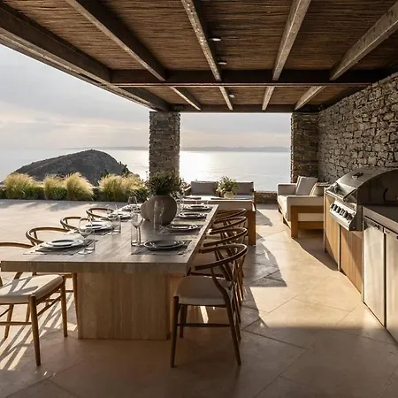 Gorgeous With Swimming Pool On The Seashore Daire Sidárion