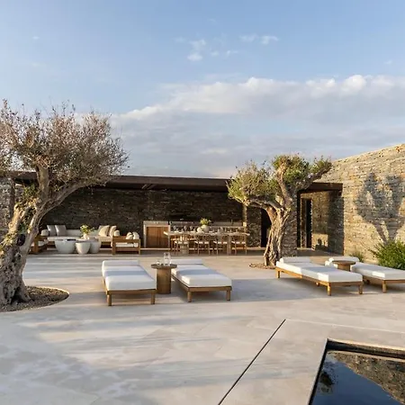 Gorgeous With Swimming Pool On The Seashore Daire *