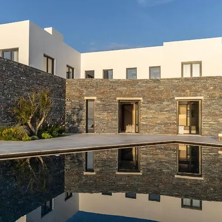 Gorgeous With Swimming Pool On The Seashore Daire