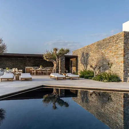 Gorgeous With Swimming Pool On The Seashore Daire